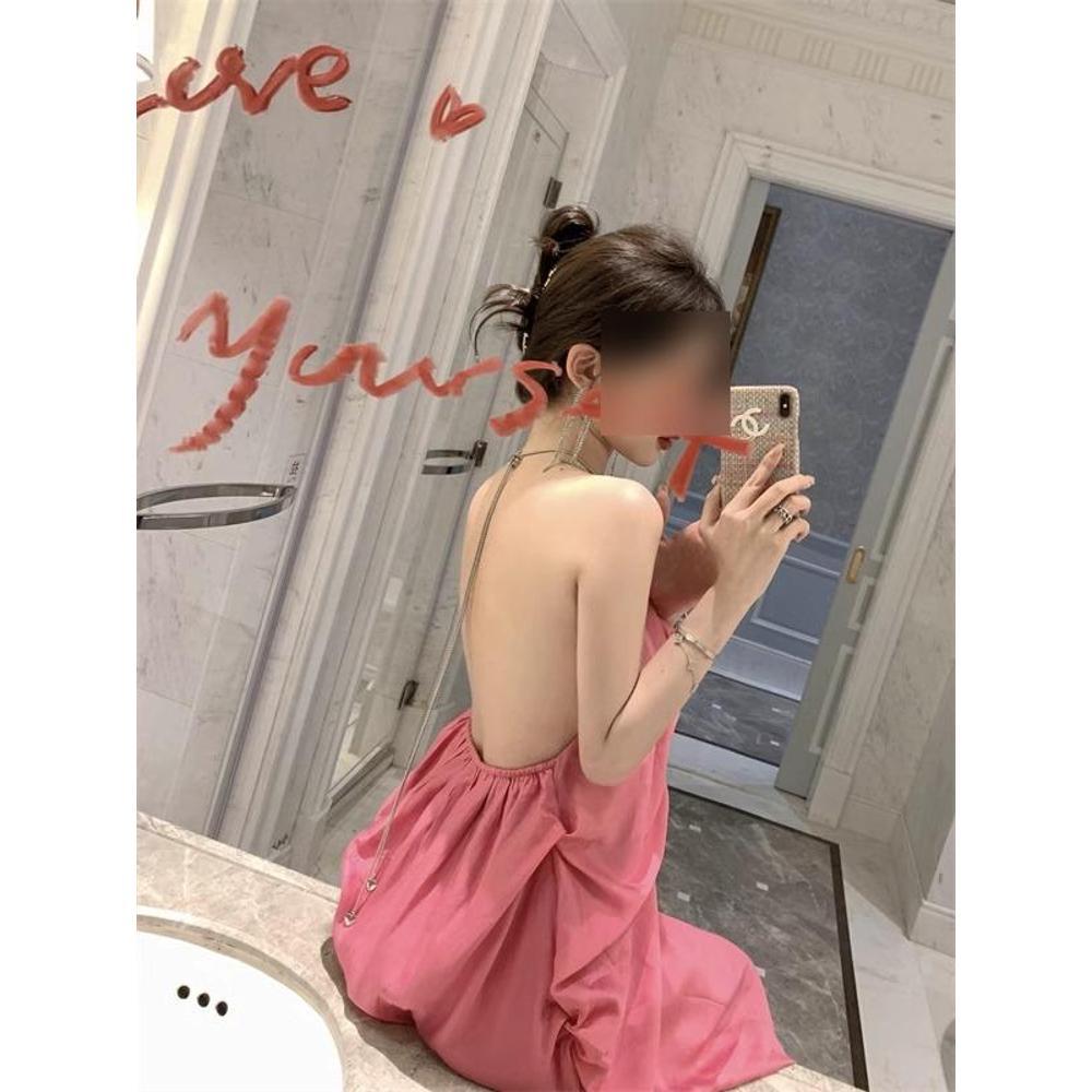 三亚沙滩裙海边度假法式辣妹纯欲风吊带连衣裙女夏露背显瘦长裙子