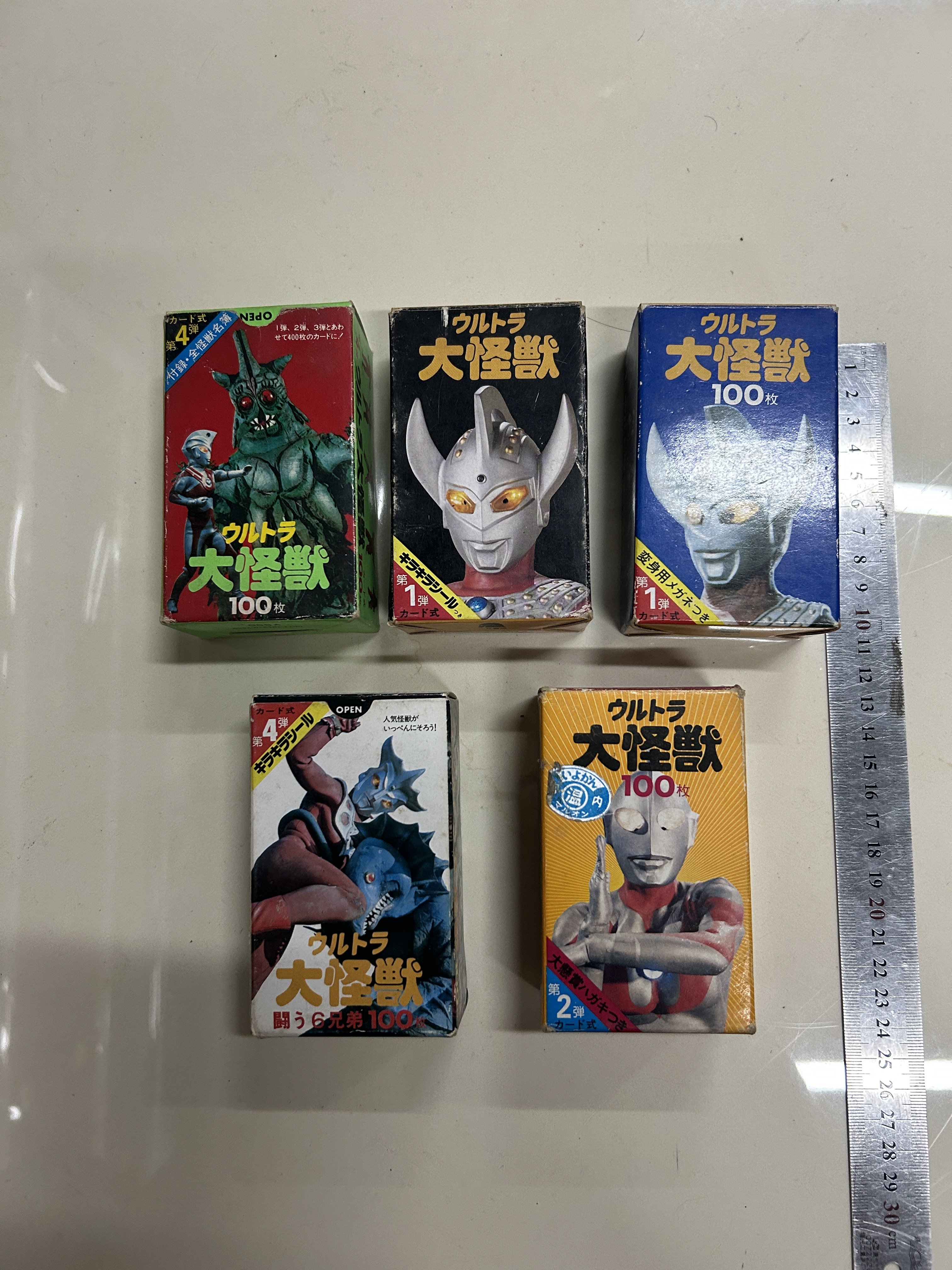 日版绝版收藏卡套装，昭和奥特曼100张收录，成色好，怪兽和花絮