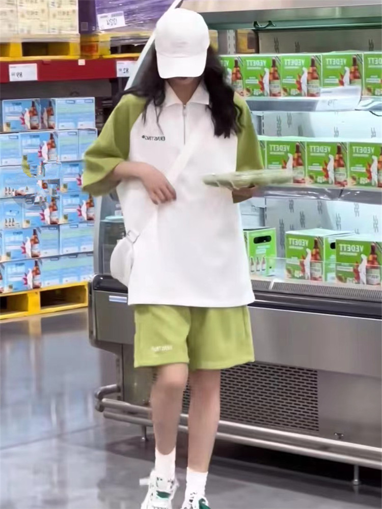 인터넷 연예인 OOTD 운동복 정장 여성 여름 소금 스타일 연령 감소 느슨한 폴로 칼라 대조 반팔 패션 투피스 세트