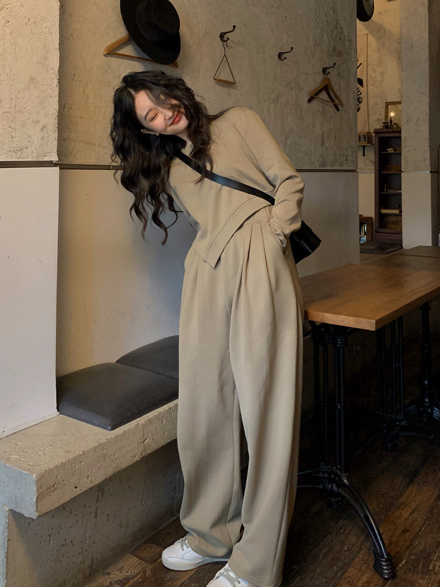 가을 새로운 스타일의 게으른 녹색 불규칙한 운동복 캐주얼 투피스 세트 외국 스타일의 여성을위한 미국의 느슨한 스포츠 정장