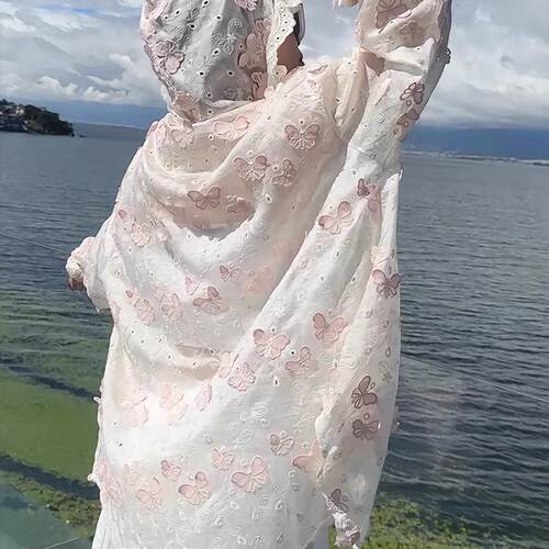 重工蝴蝶刺绣长袖连帽防晒衬衫女