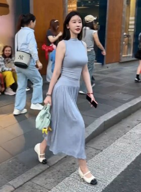 三里屯街拍小哈同款浅蓝色优雅气质无袖背心半身裙女夏显瘦两件套