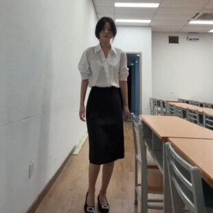 三少爷轻熟优雅风白衬衫黑色半身裙两件套女通勤显瘦职业套装ol风