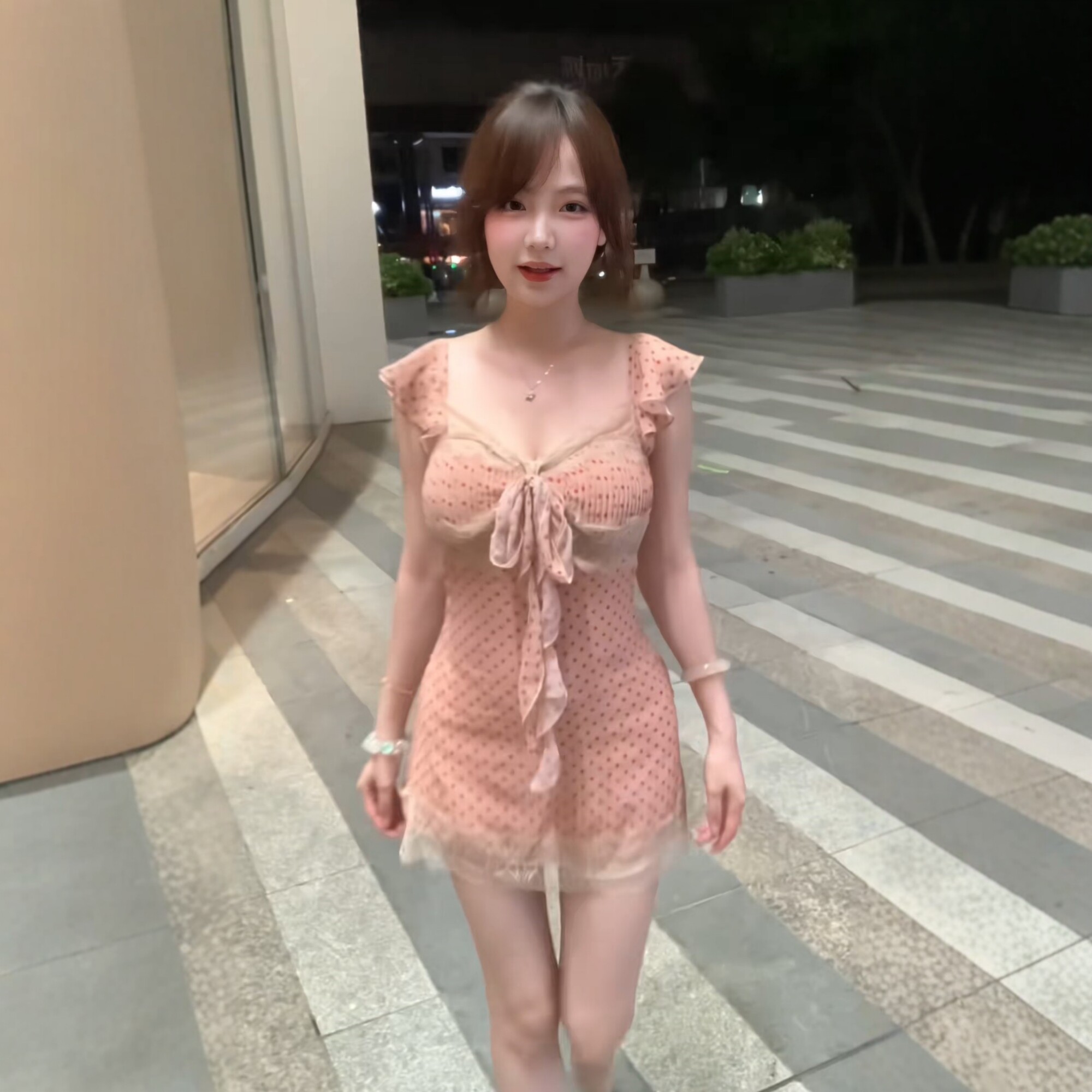 圆点连衣裙女夏修身显瘦气质短裙