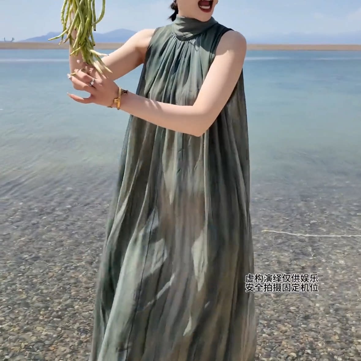 叁浪服饰同款灰绿色连衣裙新款夏
