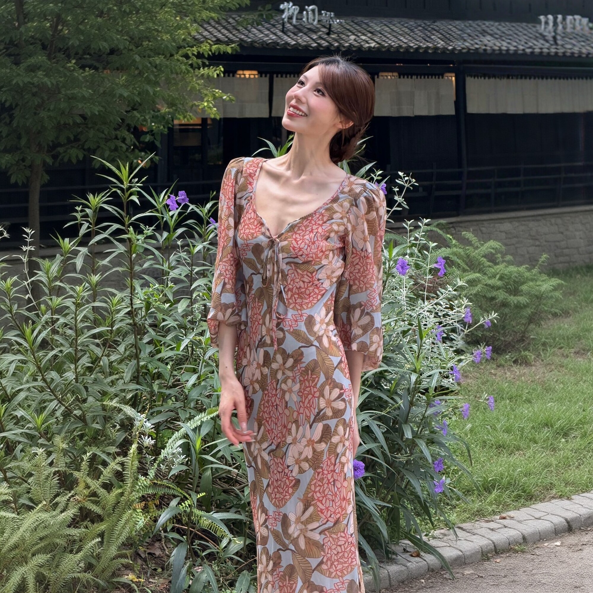 周璨同款法式V领收腰印花连衣裙