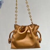 罗家新款 高级感软皮福袋包单肩斜挎水桶包抽绳包女真皮云朵包