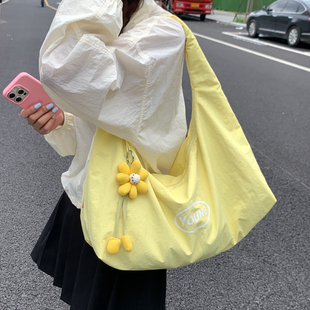 ins校园小清新斜挎包女韩版休闲大容量学生上课通勤包百搭单肩包