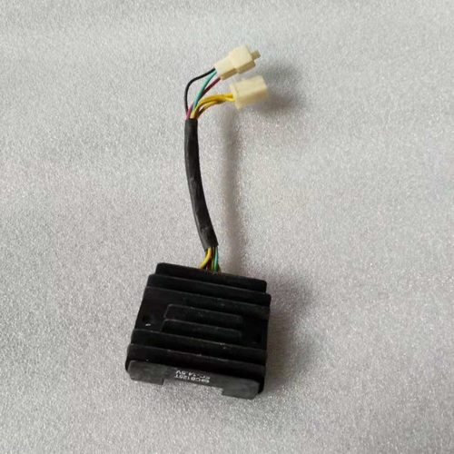 适用嘉陵本田王CBT125整流器双缸春兰豹125原厂库存稳压器 镇流器