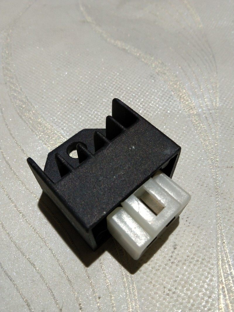 适用于建设雅马哈JS110-B JY110 JYM110/F8整流器稳压器充电器