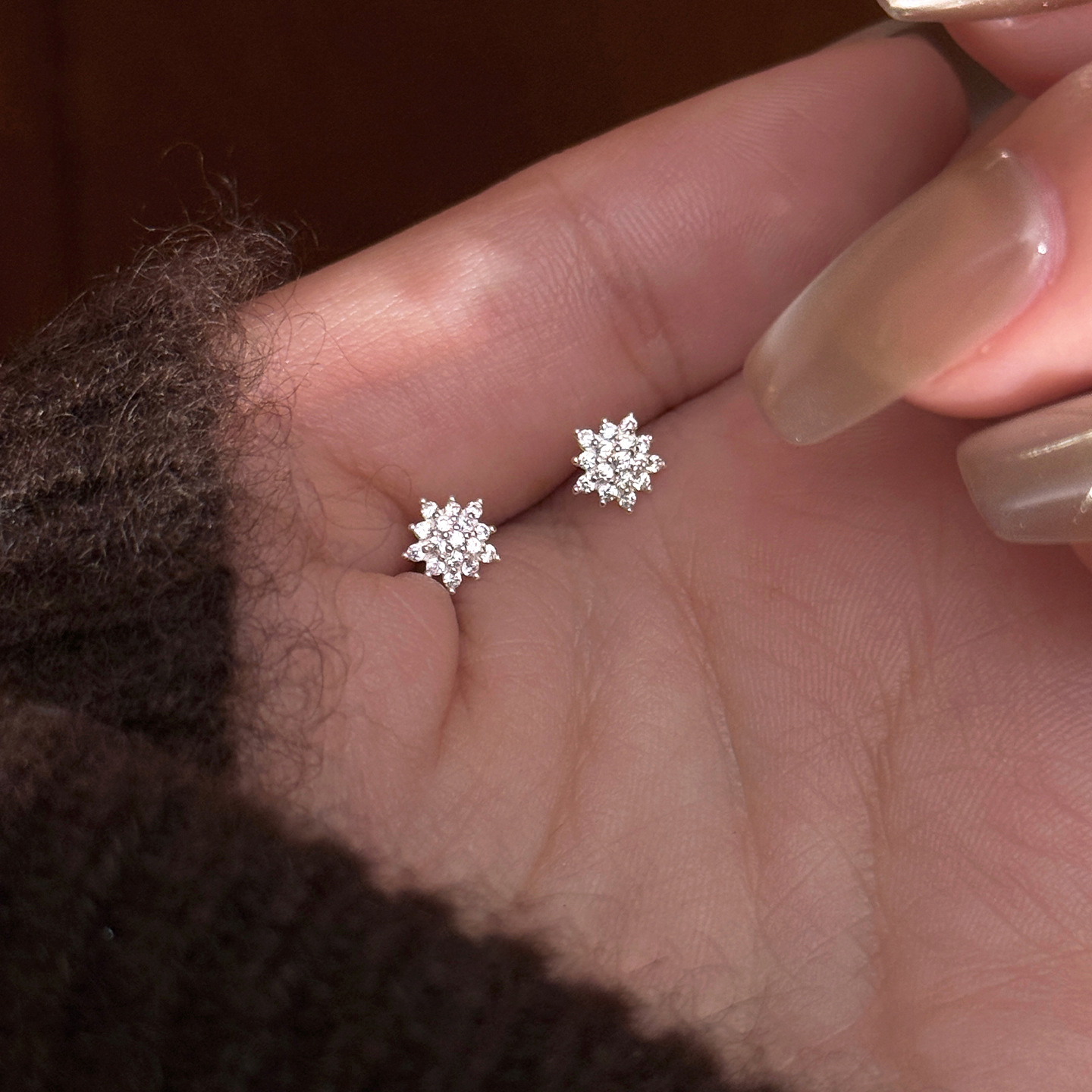 蒂奇S999纯银精致小巧雪花耳钉简约设计感镶锆石日常免摘耳饰女潮