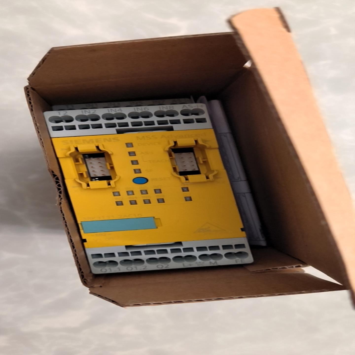 3RK3131-2AC10安全继电器