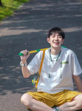 巴斯光年短袖男2025新款夏季宽松白色纯棉内搭t恤美式重磅上衣潮