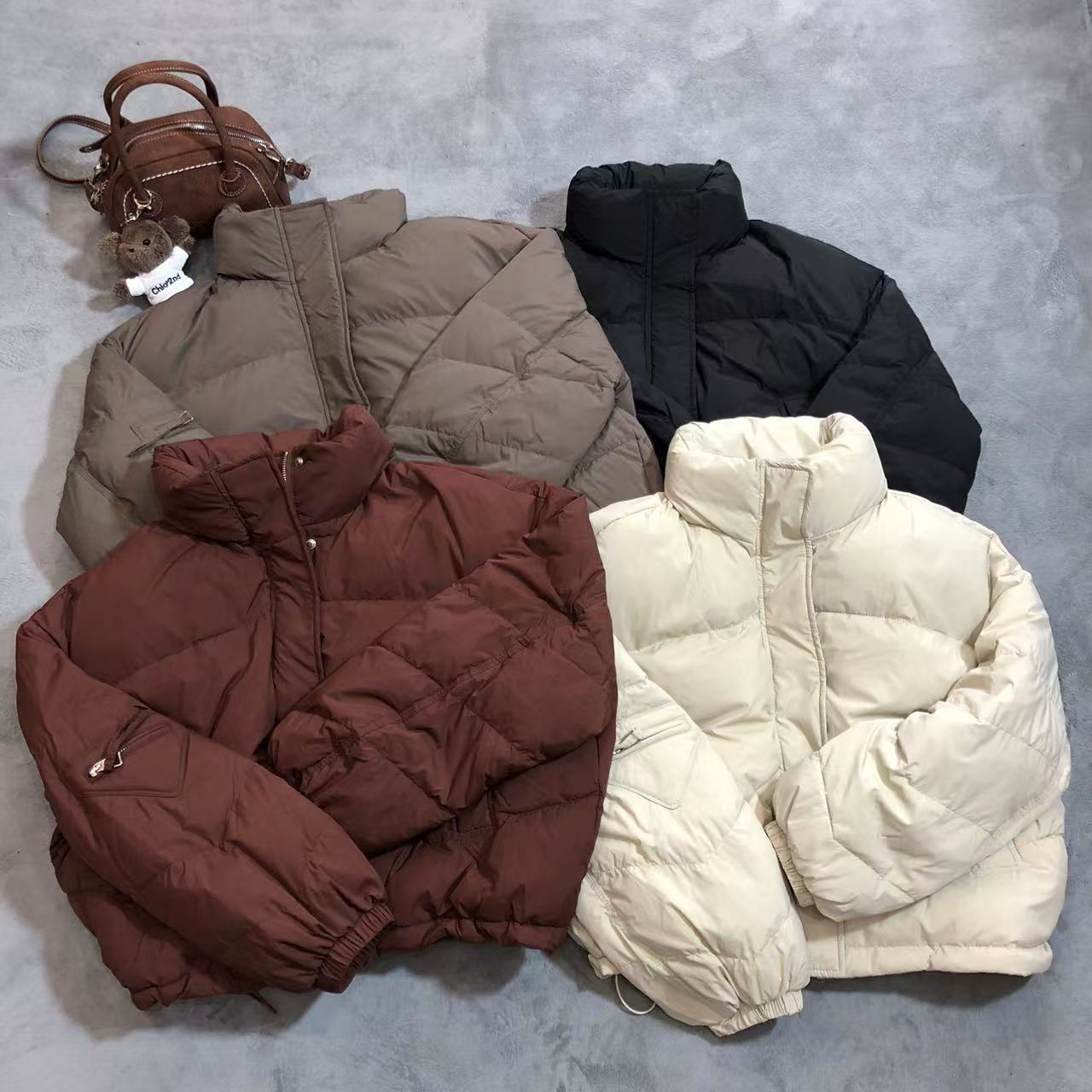 慧慧来自星星女装店  90C26新款袖子拉链百搭洋气羽绒服