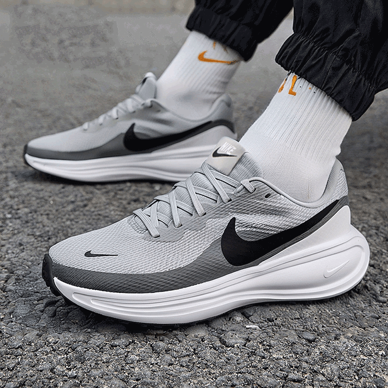 NIKE耐克男鞋NIKE REVOLUTION 8运动训练缓震跑步鞋男HJ9198-004