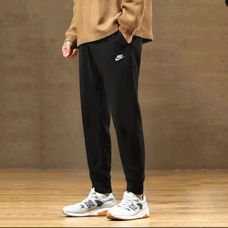 弹性腰身搭配抽绳，两侧口袋，