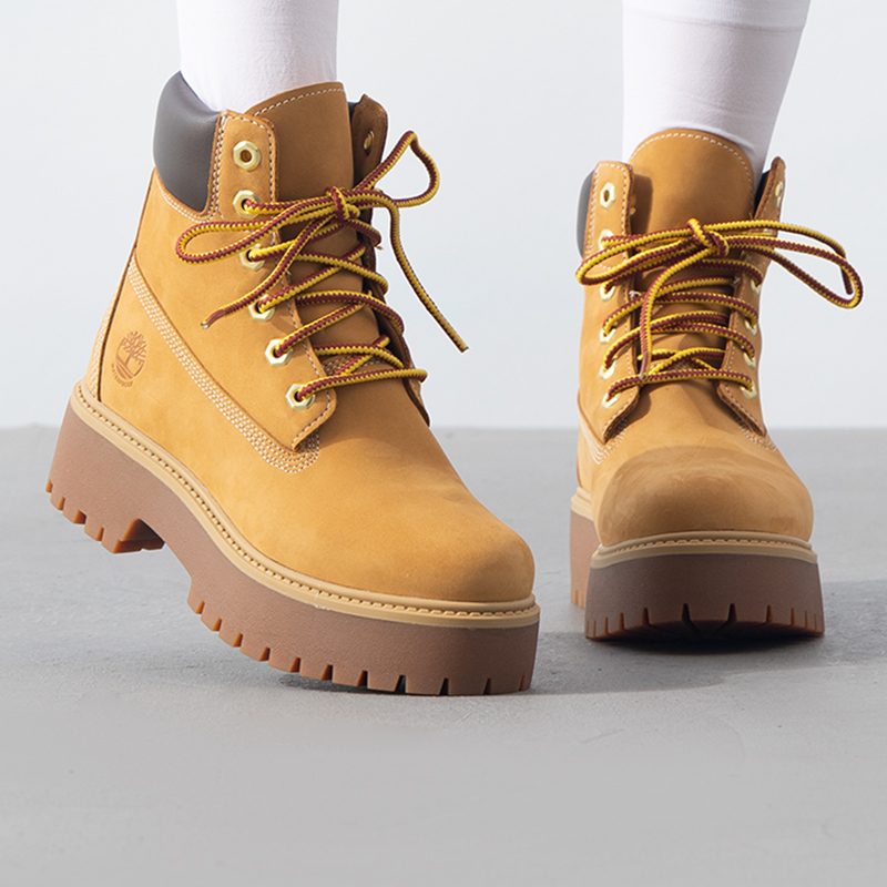 防泼水皮革鞋面，穿着舒适透气，牢固耐穿