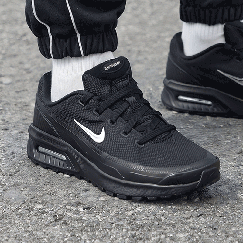 Nike耐克气垫跑步鞋新款