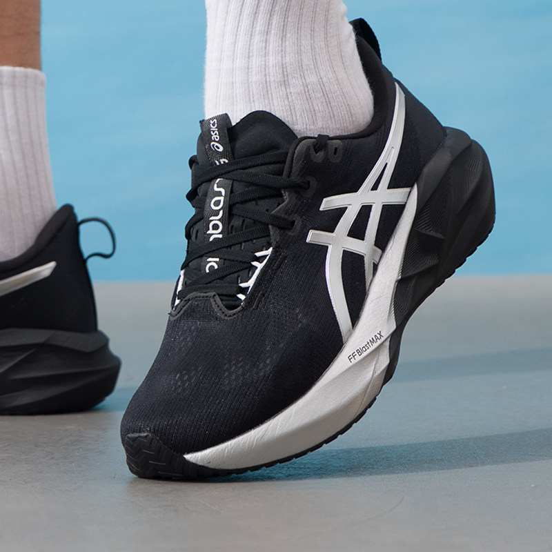 ~ASICS亚瑟士新款NOVABLAST 5铂金款男子轻量回弹跑