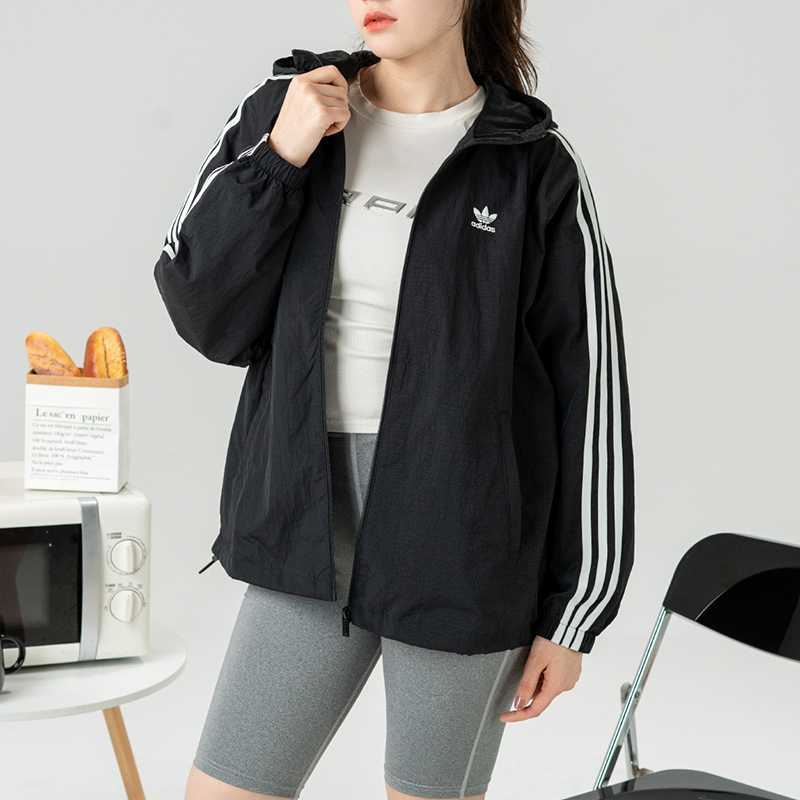 阿迪达斯三叶草外套女秋季新款防风梭织运动服宽松休闲连帽夹克女
