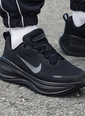 NIKE耐克男鞋 25秋冬新款超级迈柔VOMERO PLUS运动鞋黑武士跑步鞋
