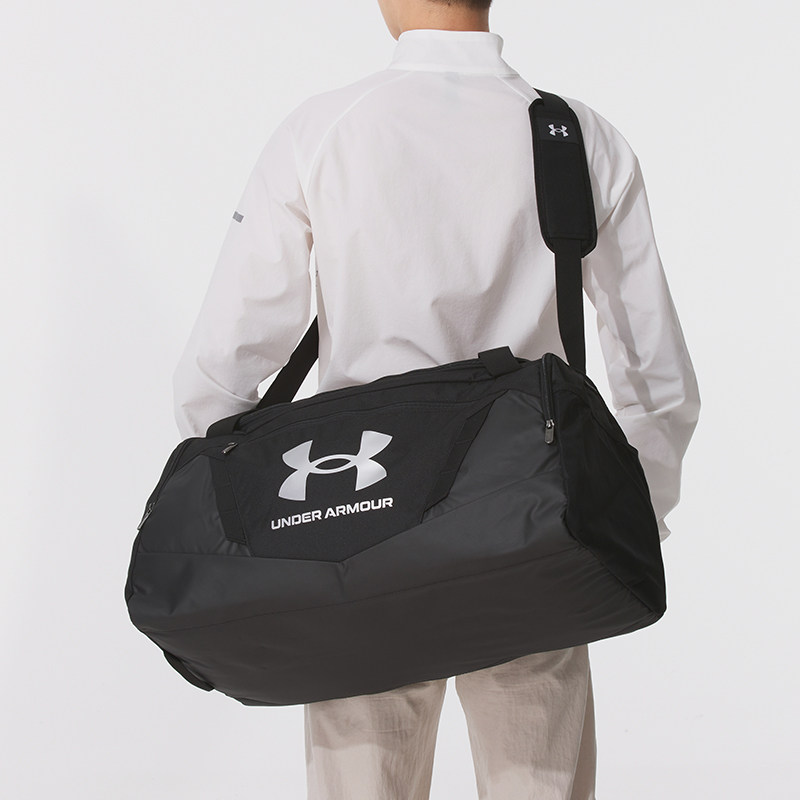 UA安德玛斜挎包男包女包夏季新款单肩包拎包休闲运动包健身训练包