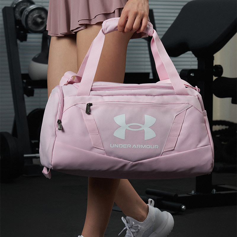 UA安德玛拎包夏季新款粉色女包男包运动包单肩包斜挎包休闲健身包