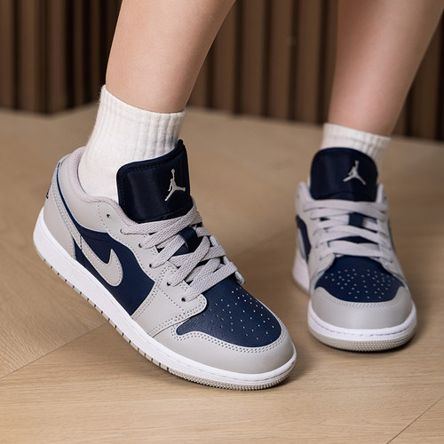 幸运叶子丨NIKE耐克轻便休闲鞋女鞋秋季新款大童板鞋AJ1休闲鞋子