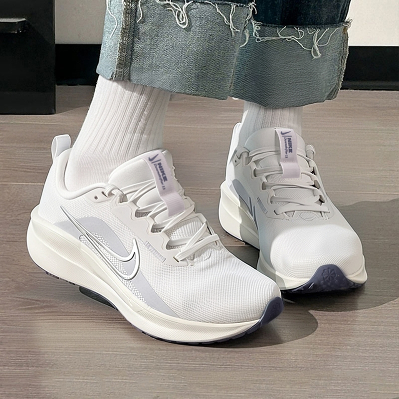 NIKE耐克轻便跑步鞋女鞋冬季新款减震透气跑鞋网面运动鞋子FD6476