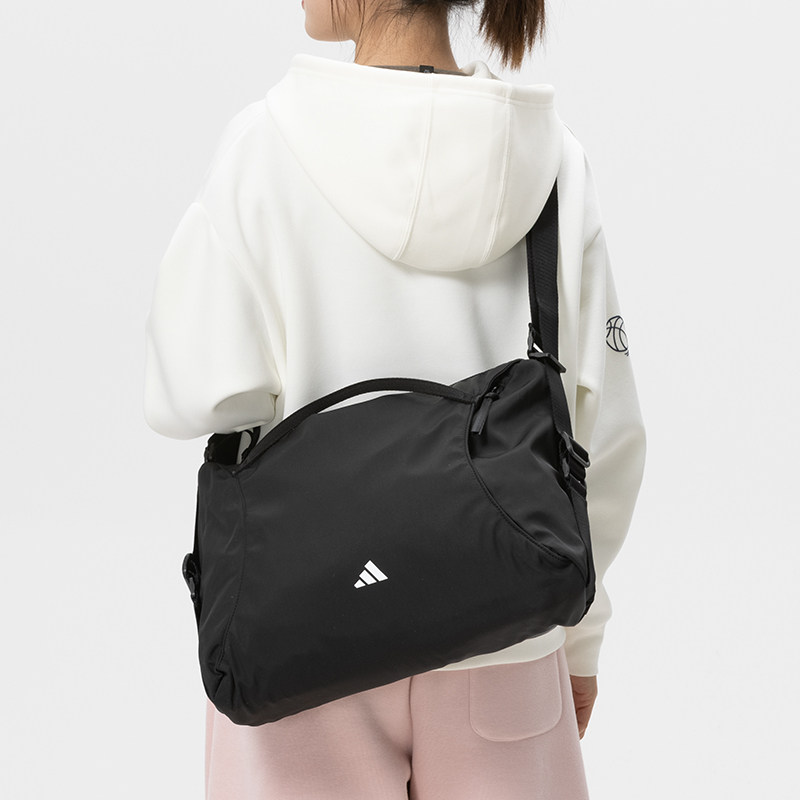 阿迪达斯斜挎包男包女包2026新款户外运动包轻便休闲大容量单肩包