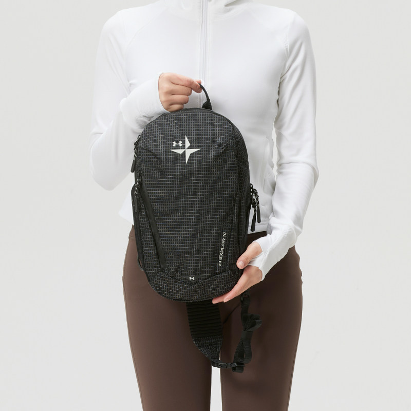 UA安德玛户外单肩包男包女包2026春季新款情侣运动包休闲包斜挎