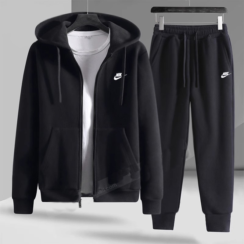 毛圈内里，连帽设计搭配可调节抽绳