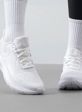 UA安德玛白色运动鞋女鞋秋季新款Charged Rogue 5缓震轻便跑步鞋