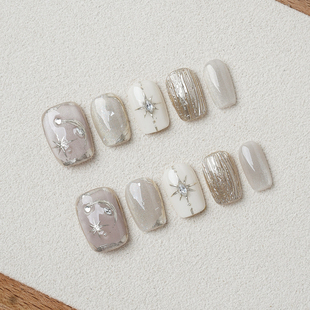 Piggy【披星戴月】手工穿戴甲星月猫眼手绘日常气质小众显白美甲