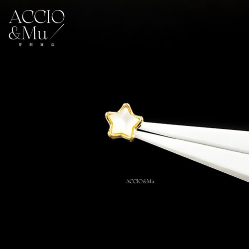 ACCIO&Mu镀金钛合金白贝母星星耳钉0.9牙设计感内螺纹耳骨钉flat