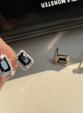 耳环小众设计感高级冷淡风黑色锆石方形小巧精致耳钉银耳饰女夏
