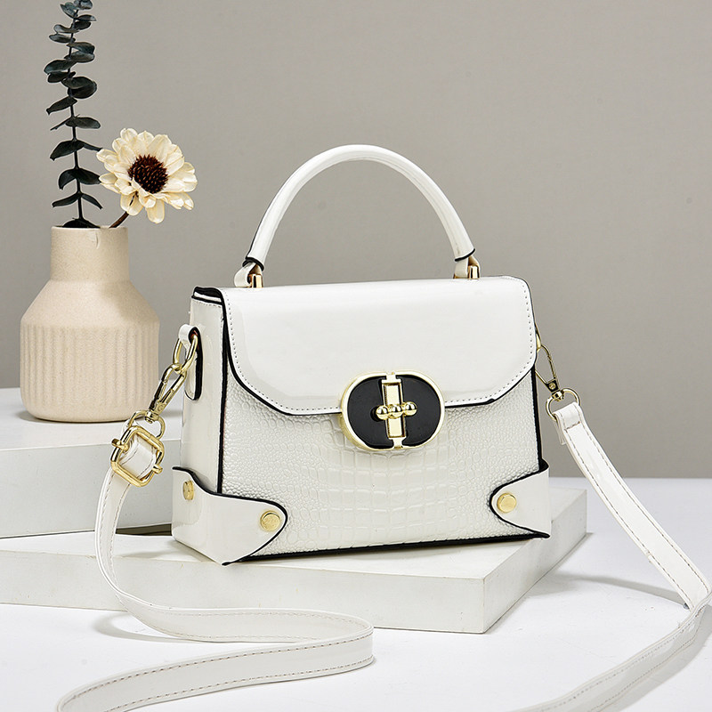 秋冬小包包女包2024新款斜挎包黑色女包送妈妈大气菱格单肩包百搭