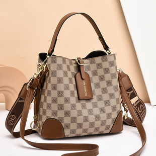 高级感女包水桶包2023新款斜挎包大容量手提包通勤送妈妈大气轻奢
