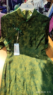赔钱甩货复古文艺国风喇叭袖绿色提花竹子斜开襟。开叉旗袍连衣裙