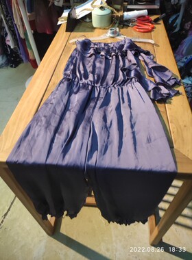 赔钱清仓，甩货不退换紫色荷叶边抹胸连体七分裤，灯笼裤连体裤。