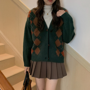 V领格子针织开衫 新款 外套 复古JK学院风菱格毛衣女宽松冬季 Umika