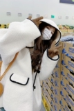 ins连帽羊羔毛外套女2024冬季新款韩版宽松皮毛一体牛角扣棉服潮，女装短外套，Mushroom
