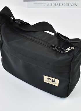 2025新款百搭通用牛津布单肩斜挎包男女简约肩包多隔层斜挎包女包