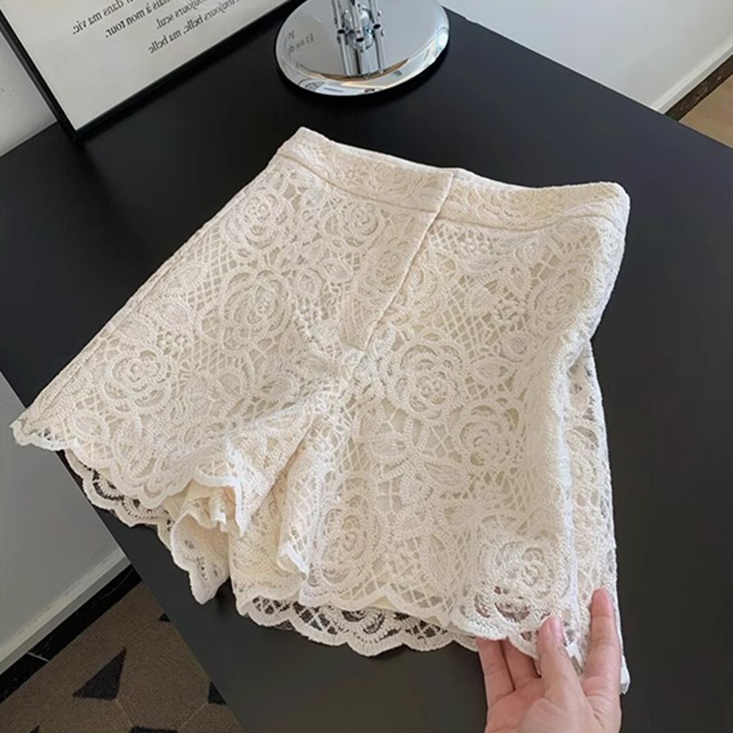 深圳南油轻奢高端货~夏季时尚时髦设计感裤子高腰蕾丝阔腿短裤女