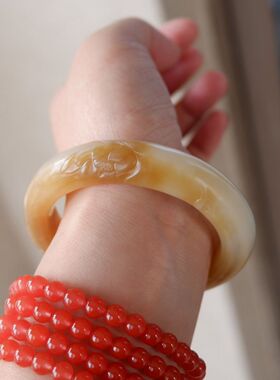 「向佛兔」和田玉糖白玉俏色巧雕莲花兔子手镯55圈口 玉石雕花镯