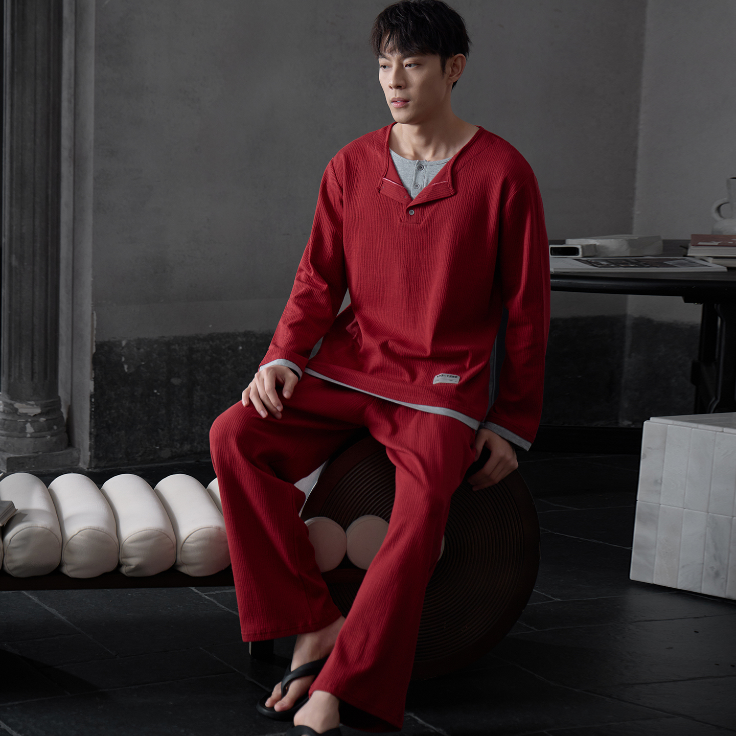 红色系极简男士睡衣套装