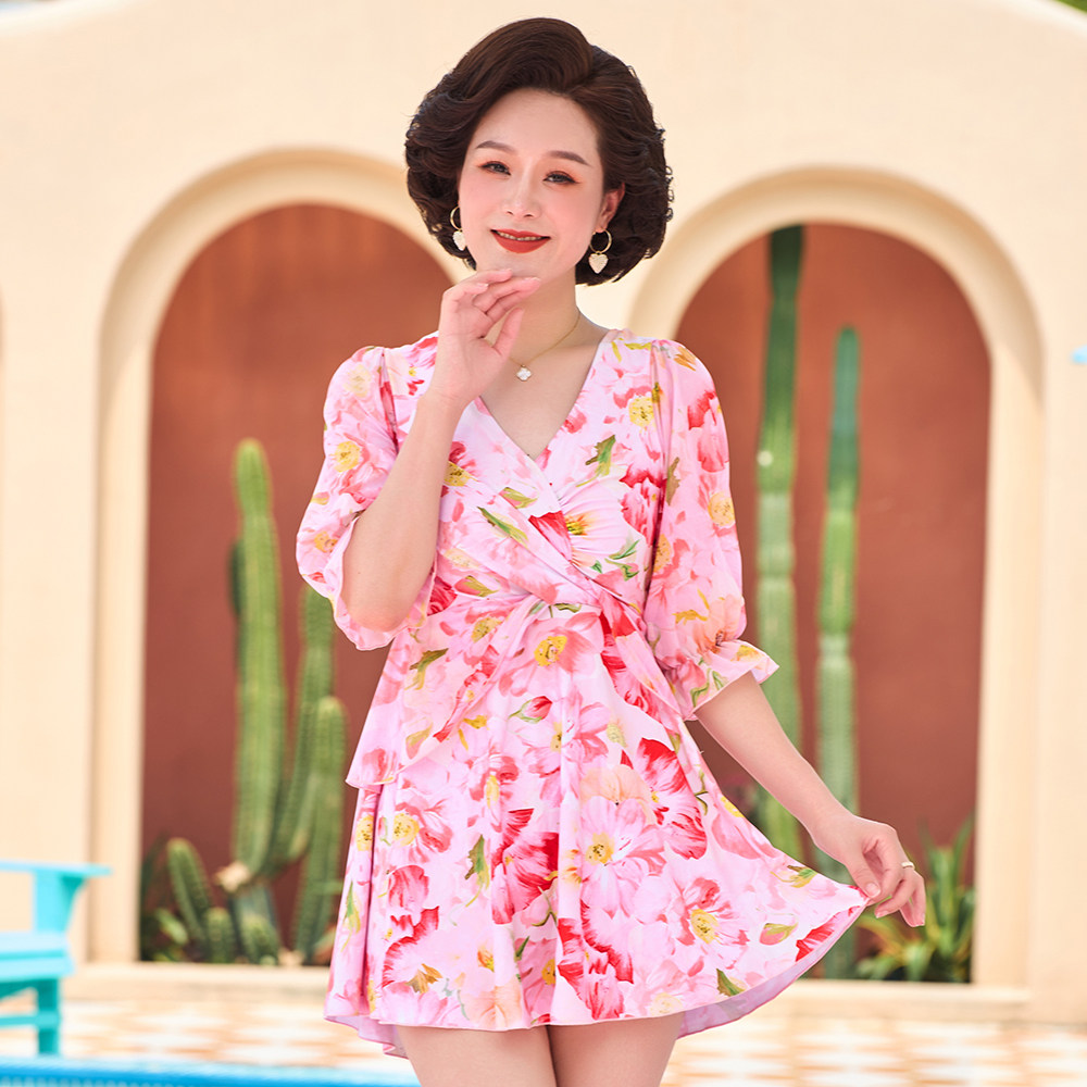 泳衣女新款连体大码遮肚显瘦裙式保守平角裤带胸垫泡温泉泳装妈妈