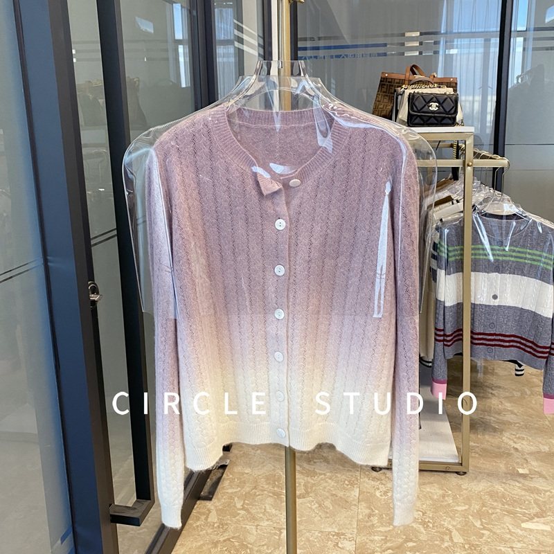 渐变紫圆领肌理感羊毛针织开衫