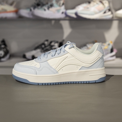 李宁系带女子低帮板鞋