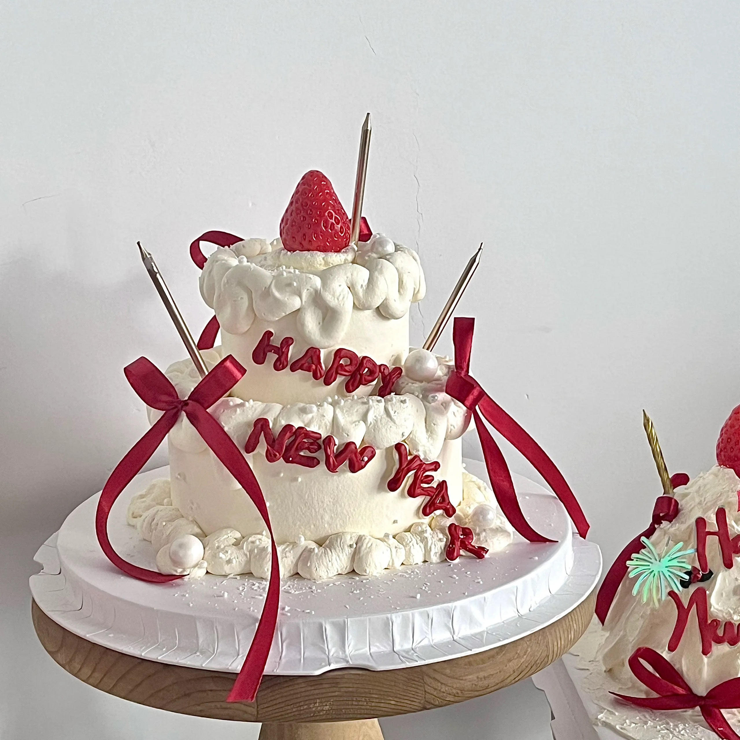 2025新年简约复古DIY蝴蝶结草莓跨年夜除夕夜甜品插件蛋糕装饰,节庆用品/礼品,蛋糕/烘焙装饰用品,淘宝优惠券,粉丝福利购,淘宝优惠卷
